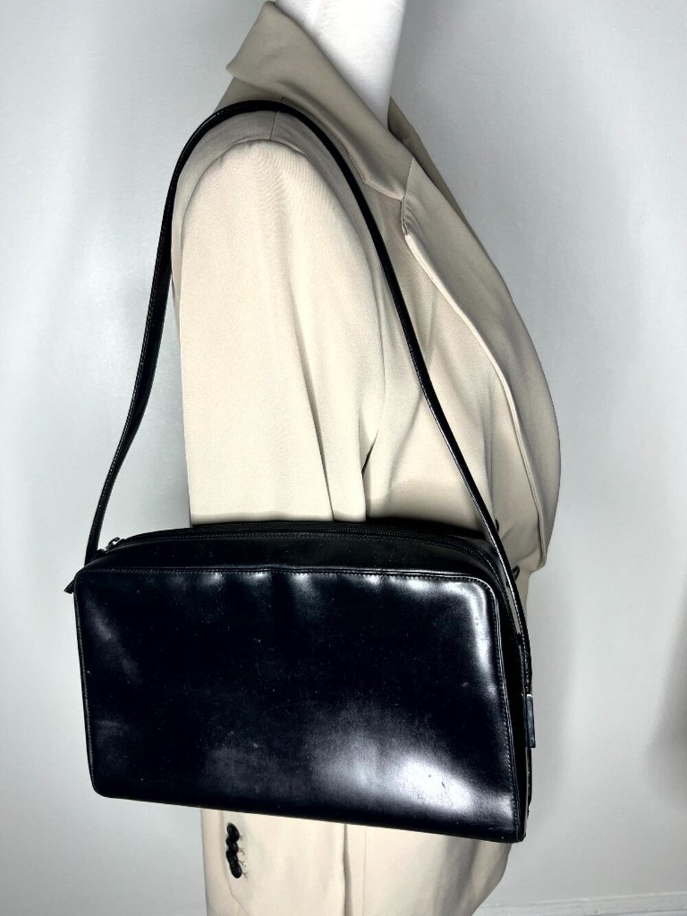 Vintage Gucci Structured Black Patent Leather Should Bag Size Medium
